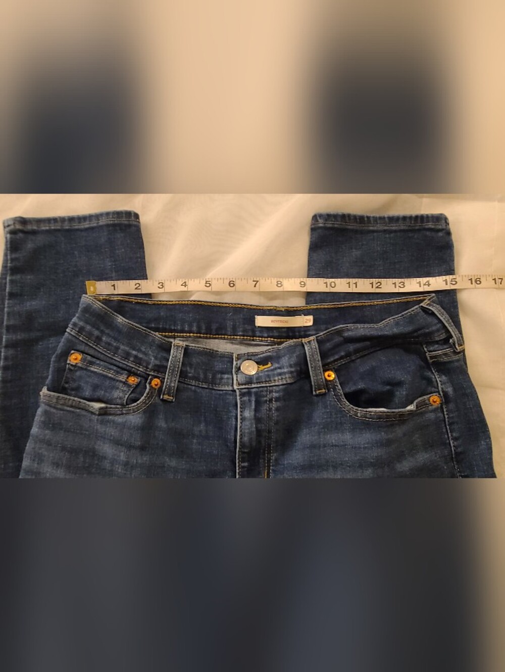 Levi's Women's "Boyfriend" Cropped Jeans Classic Mid Blue , Size 29 - Picture 6 of 11